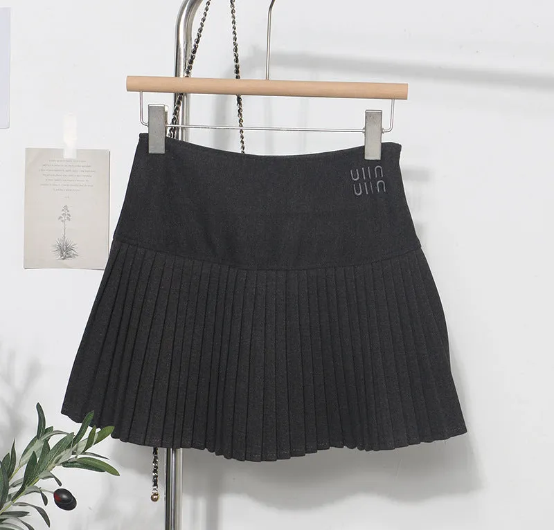 Pleated Embroidery Short Skirt