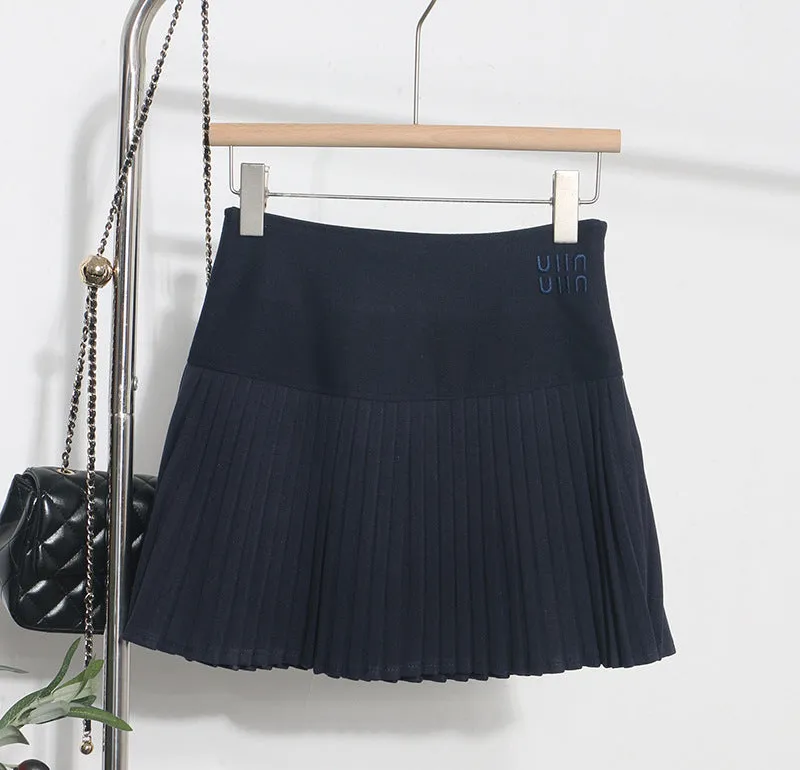 Pleated Embroidery Short Skirt